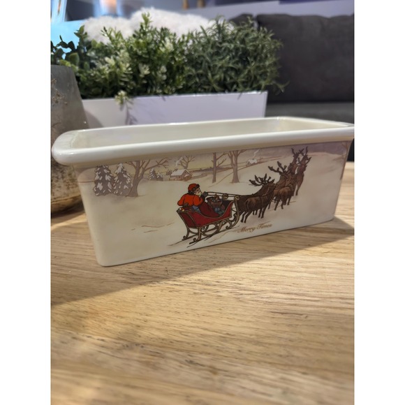 Hallmark Christmas Vintage Cake Bake Ceramic – Santa & Reindeer Scene - Picture 1 of 5
